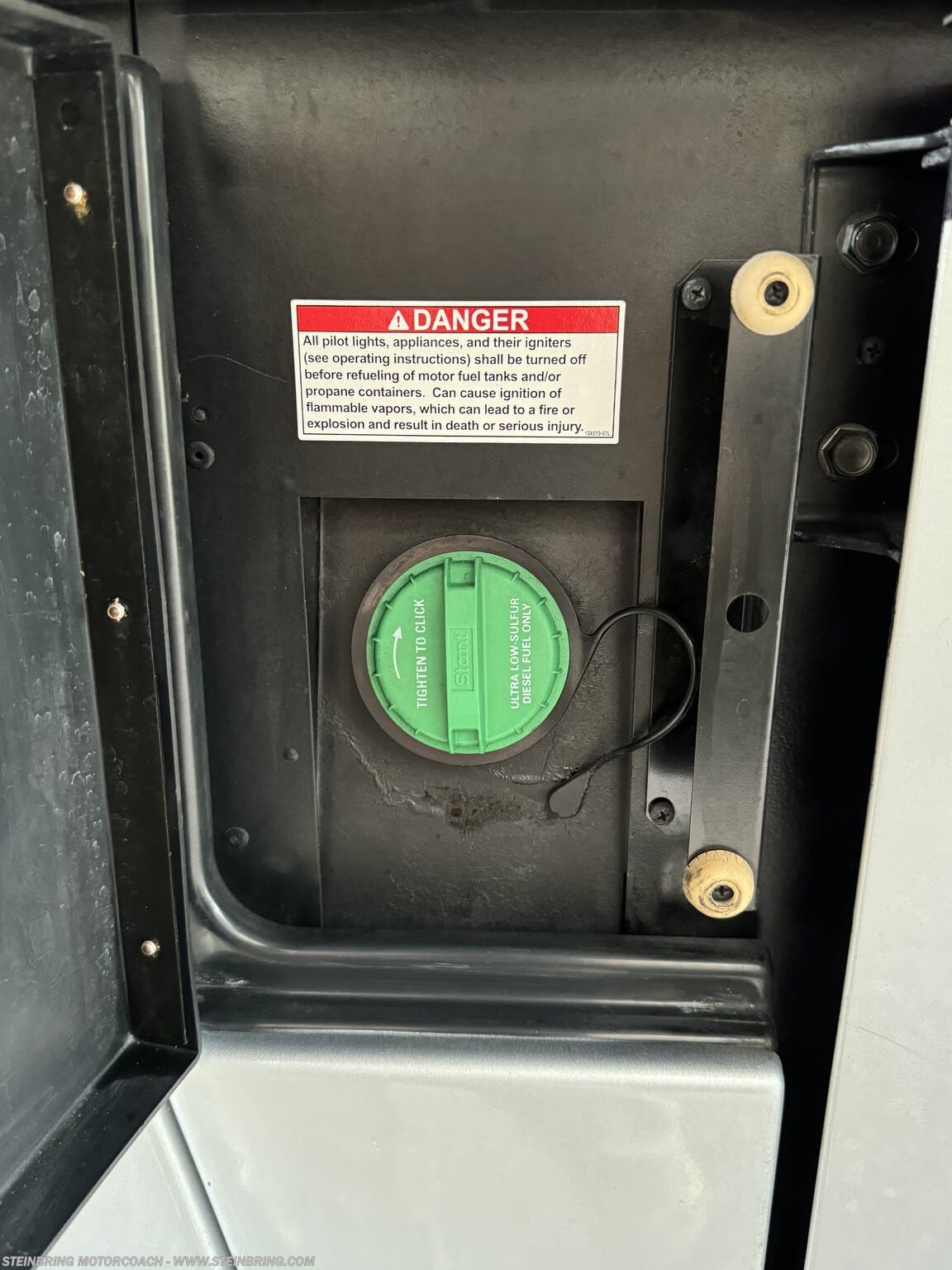 2022 Winnebago Journey 34N - Image 4