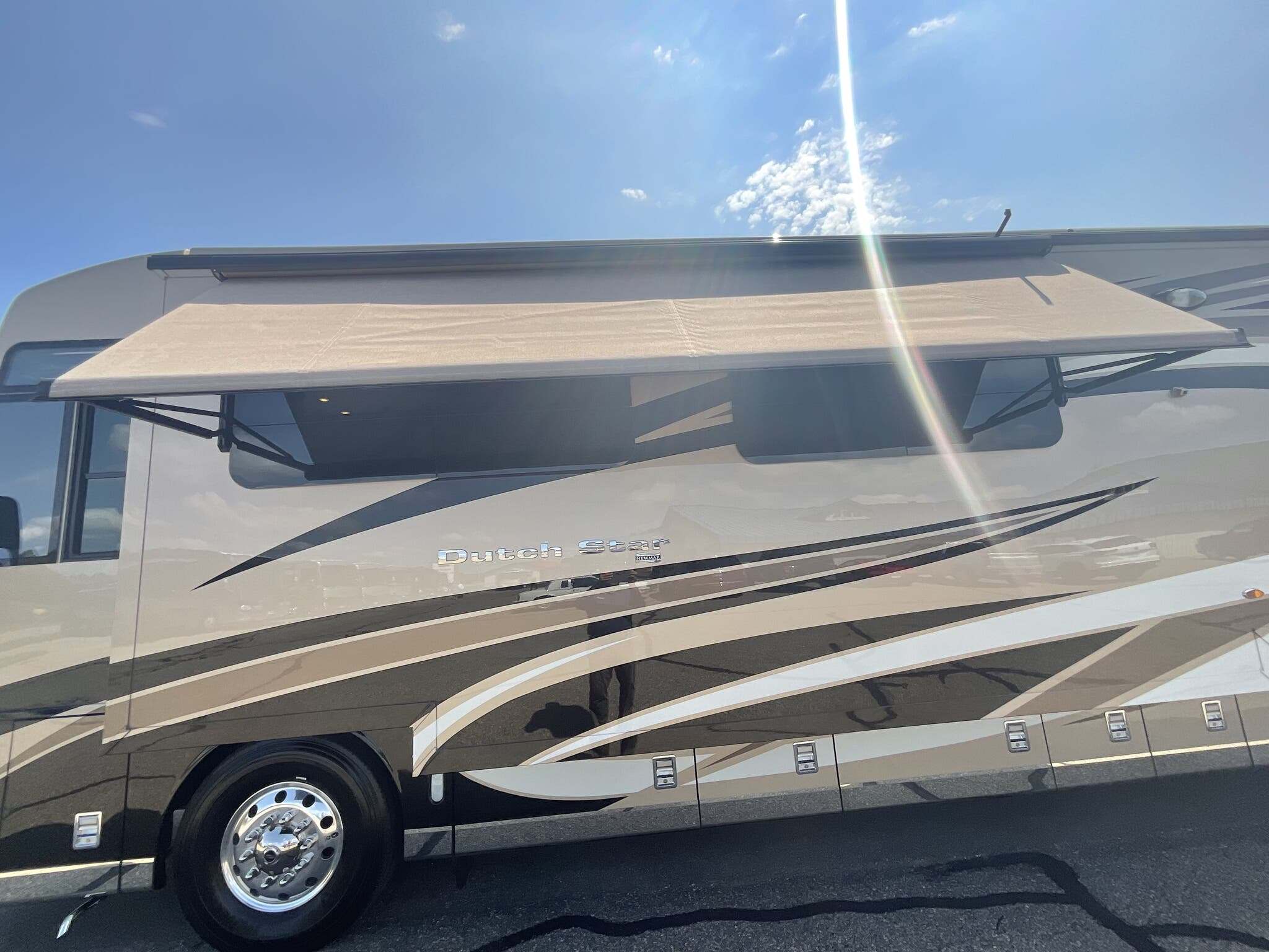 2022 Newmar Dutch Star 4369 Diesel Pusher - Image 10