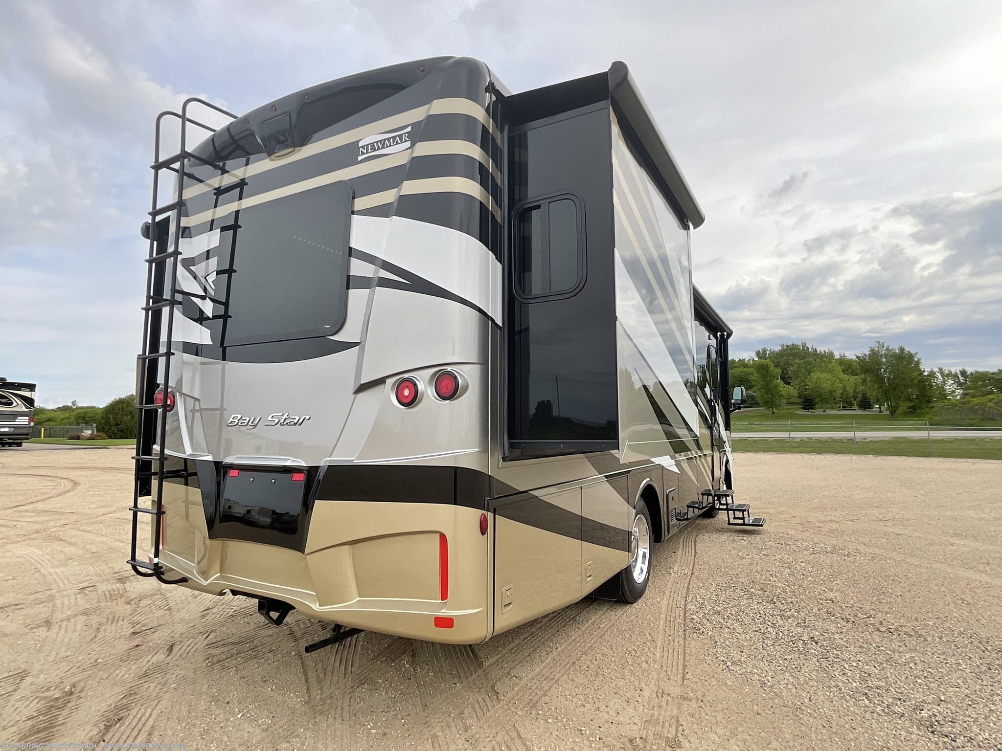 2022 Newmar Bay Star 3014 - Image 12