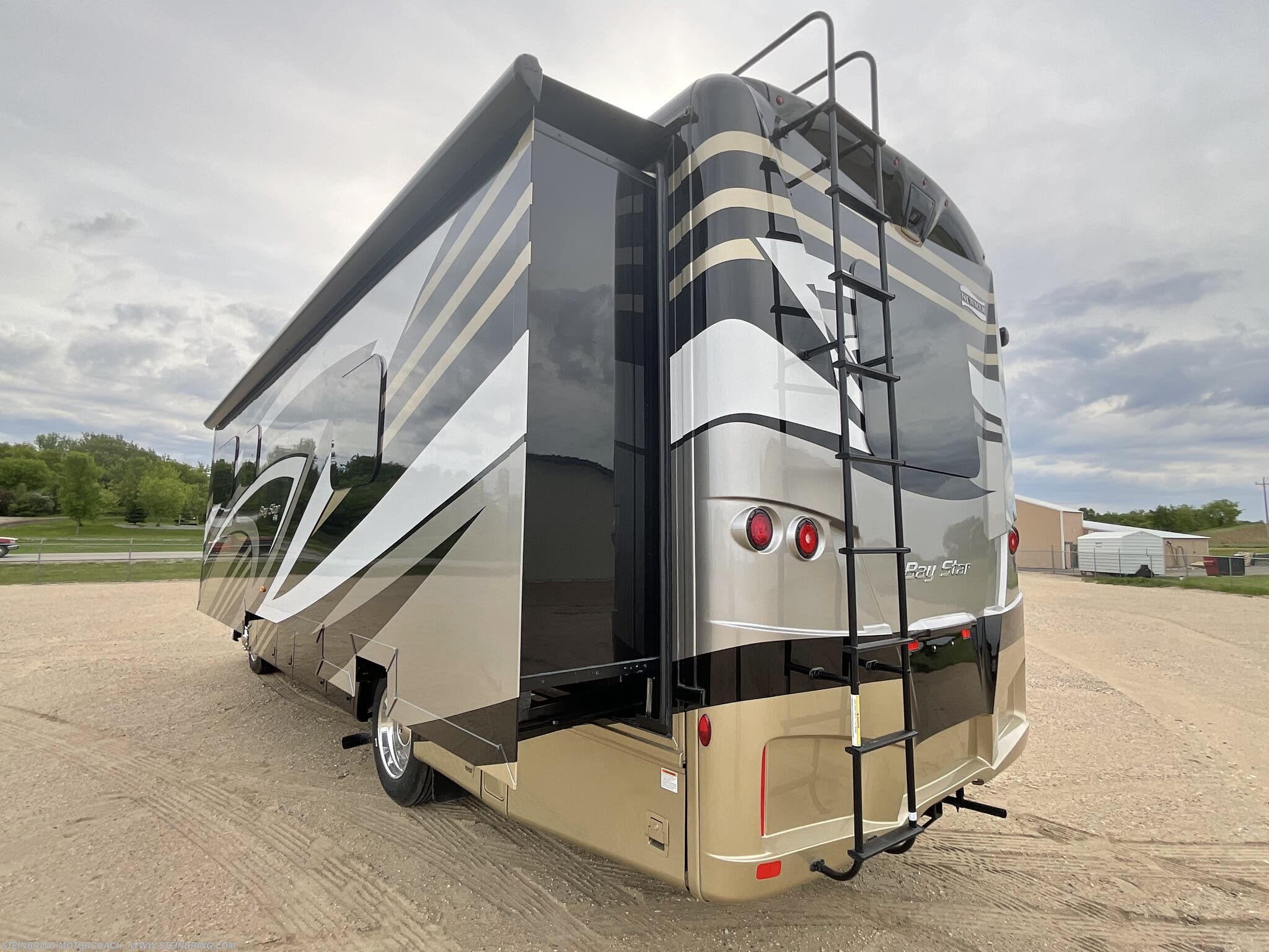 2022 Newmar Bay Star 3014 - Image 13