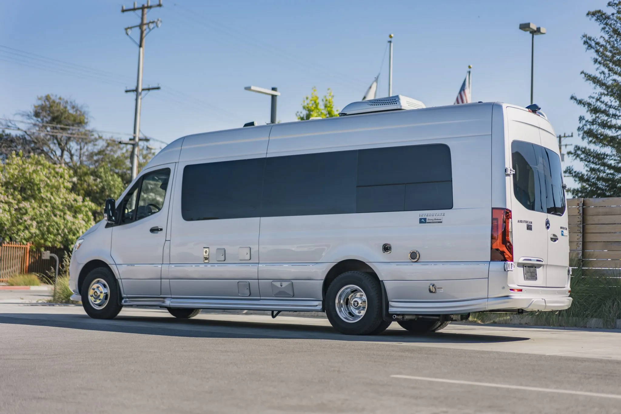 2021 Airstream Interstate 24GT Tommy Bahama Relax Edition - Image 13