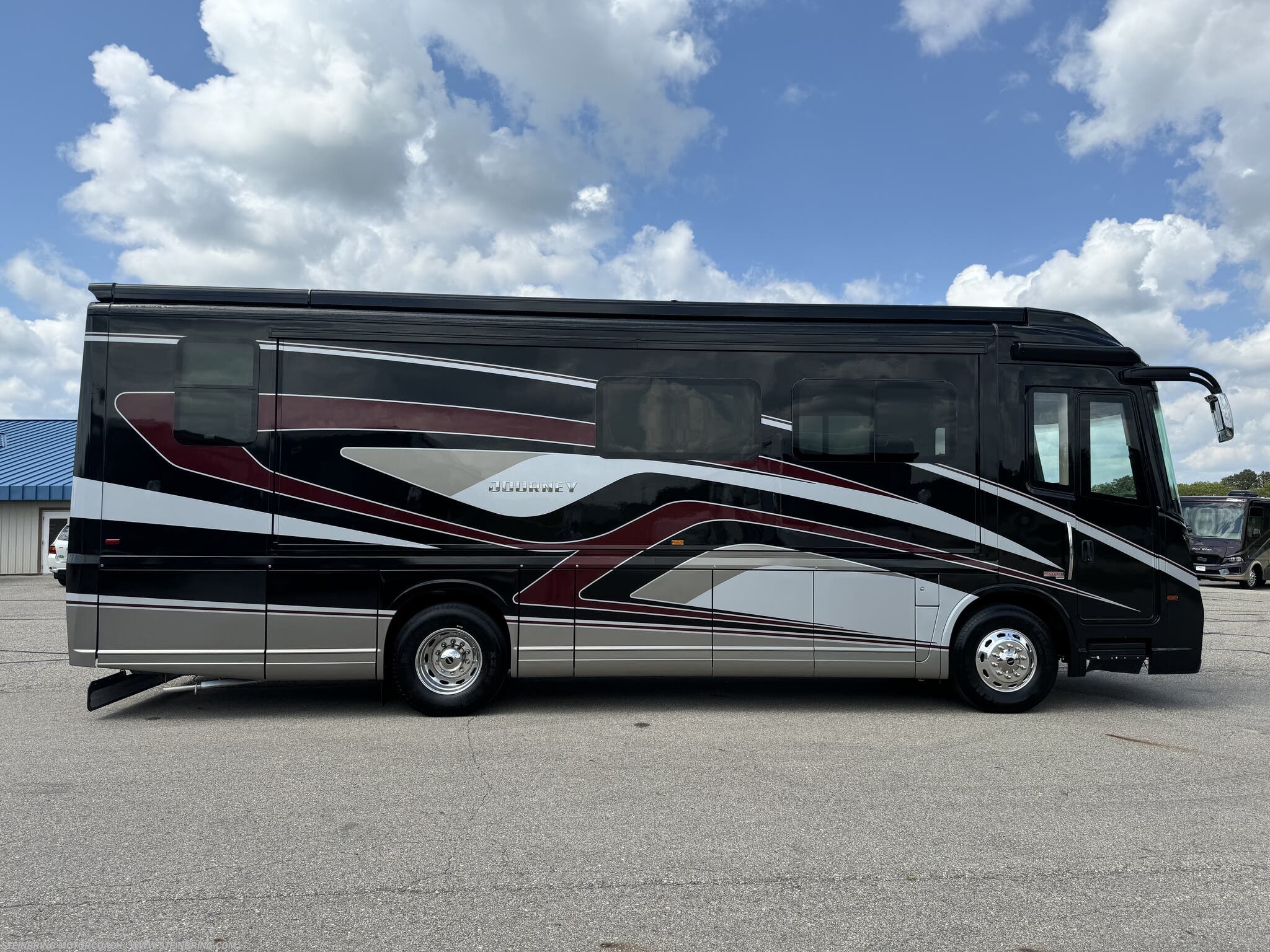 2022 Winnebago Journey 34N - Image 13