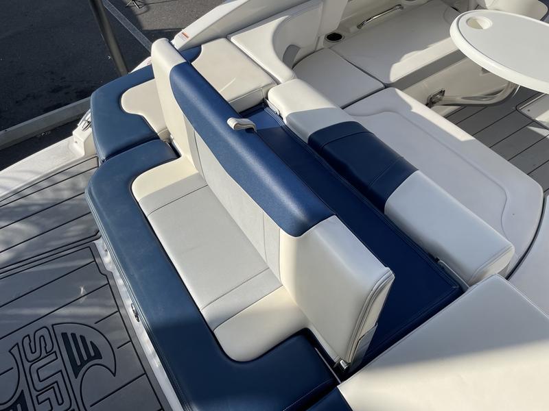 2021 Chaparral 23 Surf - Image 4