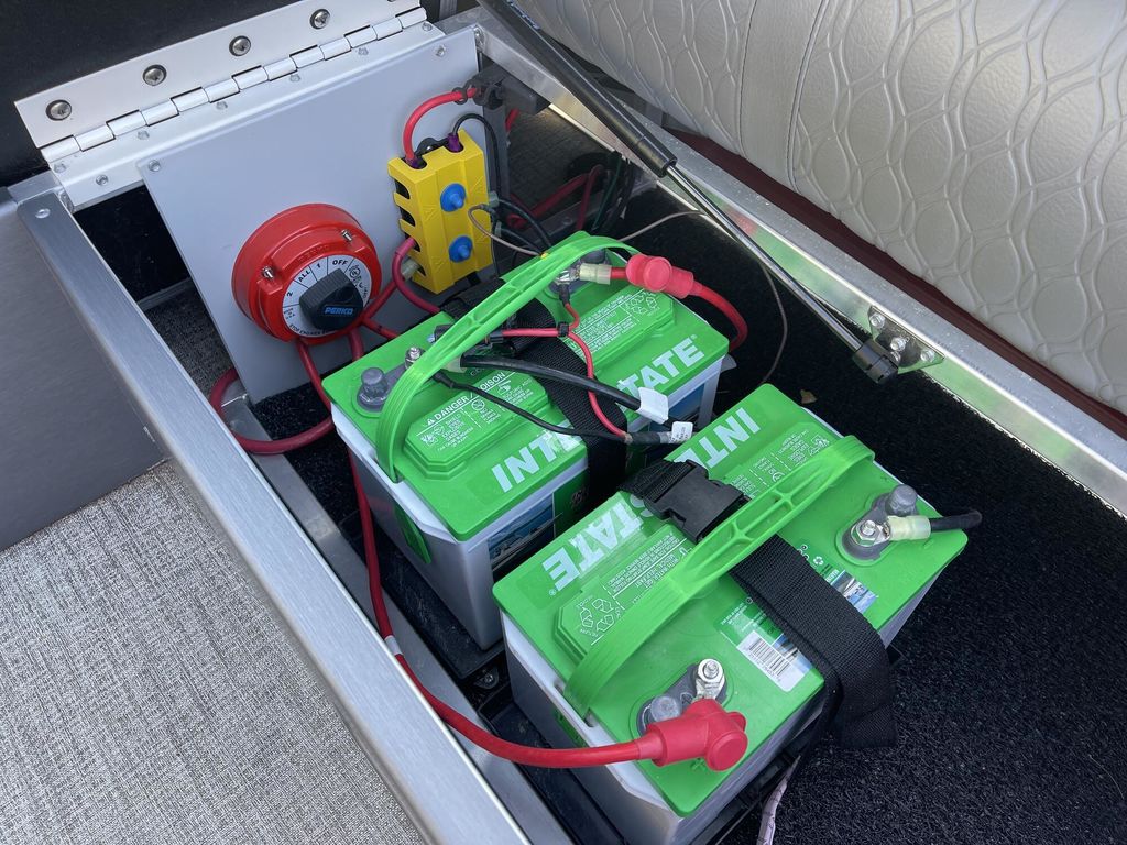 2021 Tahoe Pontoons Cascade Quad Lounger 25' - Image 5