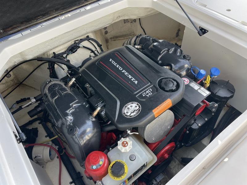 2021 Chaparral 23 Surf - Image 25